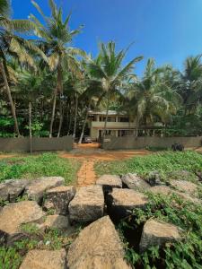 Kizhunna rock beach house