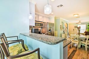 Near Port Aransas Beach Condo with Pool Access