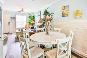 Near Port Aransas Beach Condo with Pool Access