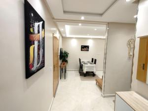 Brand New 3 Bed Apartment-Beach 8 mins-Moujahidine with air conditioner