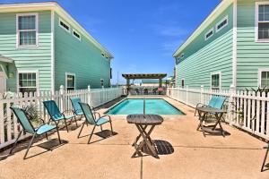 Near Port Aransas Beach Condo with Pool Access