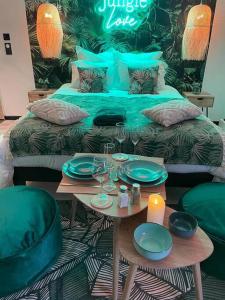 Appartements Loveroom Jungle Love Proche Disneyland : photos des chambres