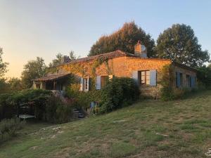 Maisons de vacances Idyllic farmhouse in woods - private heated pool : photos des chambres