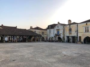 Maisons de vacances Idyllic farmhouse in woods - private heated pool : photos des chambres