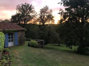 Maisons de vacances Idyllic farmhouse in woods - private heated pool : photos des chambres