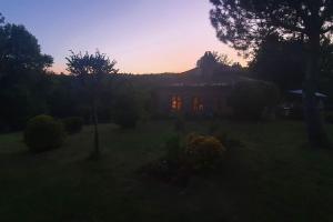 Maisons de vacances Idyllic farmhouse in woods - private heated pool : photos des chambres