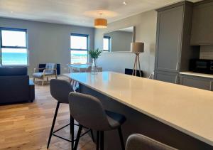 Margate Beach Front Apt With Sea Views Sleeps 4