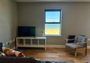 Margate Beach Front Apt With Sea Views Sleeps 4