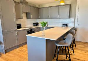 Margate Beach Front Apt With Sea Views Sleeps 4