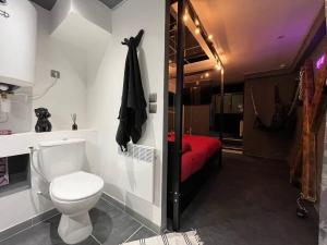 Appartements Les 50 nuances de rouge LOVEROOM : photos des chambres