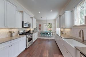 Island Time - 659 Cummings Ln