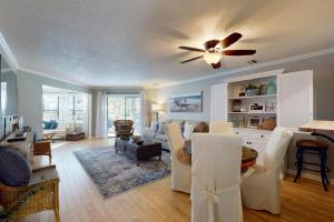 Harbour Oaks, Unit 211