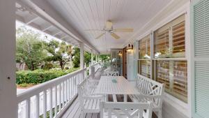 Pelicans Porch - 4318 Eighth Street