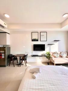 Spacious Saigon - Infinity Pool in Rivergate