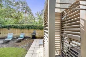 Sunny Dayz - Unit B, 1124 Park