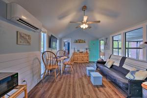 Everglades City Cabin Dock and Heated Pool!