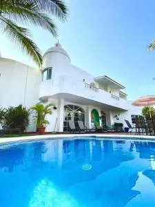 Casa con Piscina Cerca de playa - Naranjo