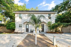 Sunny Dayz - Unit A, 1122 Park