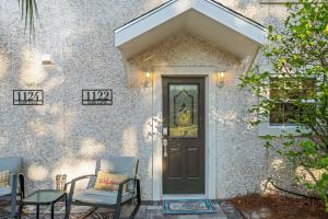 Sunny Dayz - Unit A, 1122 Park