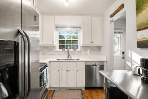 Sunny Dayz - Unit A, 1122 Park