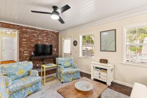 Lega-Sea 4210 Tenth Street East