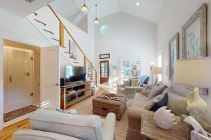 Coastal Comfort - 108 Fish Fever Lane