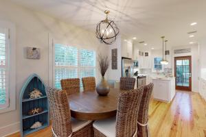 Coastal Comfort - 108 Fish Fever Lane