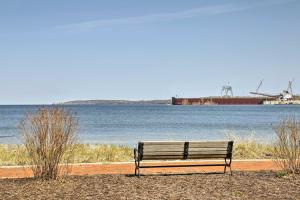 Modern Sturgeon Bay Home by Potawatomi State Park!