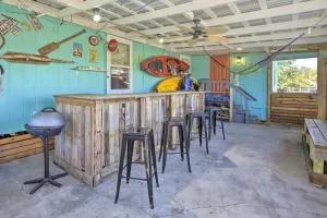 Pet-Friendly Home with Deck - 6 Mi to Cocoa Village! - كوكوا