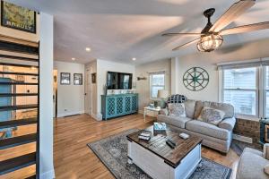 Lakefront Home with Gorgeous Sunsets, Kayaks, and Pier