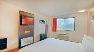 King Room room in Motel 6-Los Angeles CA - Los Angeles - LAX