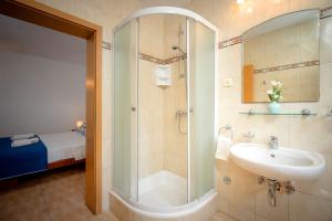 Seaside house for families with children Cove Kruseva, Hvar - 12459