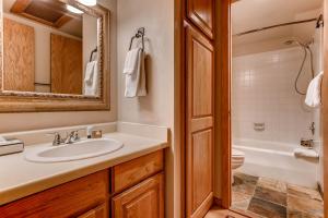 POWDER POINTE 303B condo