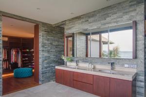 Beachfront Luxury, Villa Purnama