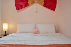 Peachy Paradise in East Rock Near DTYale