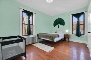 Green N Groovy in the Heart of East Rock Near DT, Yale