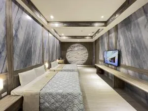 亞曼尼汽車旅館-頭份館 - 竹南