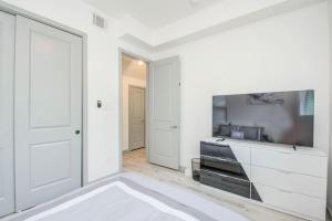 Modern 4 Bedroom 4 Full Bathroom Near Downtown