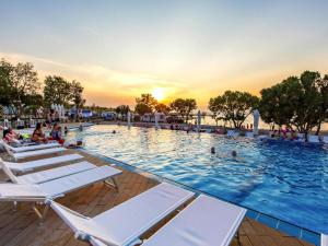 Mobile Homes with swimming pool 