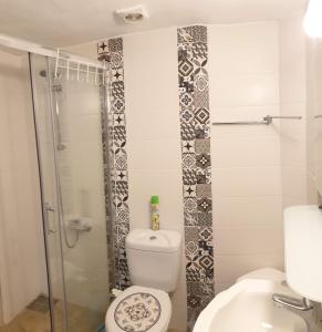 THE HOWARD PLACE - ENTIR HOME WITH A SEA VIEW FOR 5 GUESTs