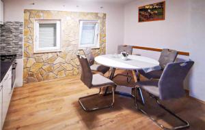 Lovely Home In Donji Zemunik