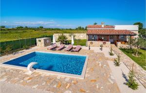 Lovely Home In Donji Zemunik