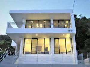 BBQ無料 オーシャンビュー ジャグジー付1棟をまるまる貸切 2階建3LDK 無料駐車場4台 サファイアリゾートokinawa