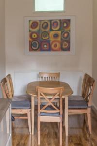 Beautiful 2 Bed 2 Bath Flat overlooking Meadows Park