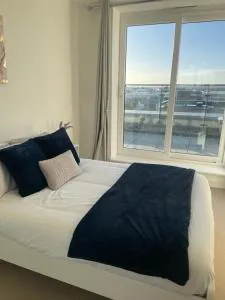 2BR 2BA Top Floor Penthouse Apartment in RG2 - Ideal for Business Travellers & Contractors, Free Parking & Sleeps Up To 6 - Burghfield 2BR 2BA Top Floor Penthouse Apartment in RG2 - Ideal for Business Travellers & Contractors, Free Parking & Sleeps Up To 6 - Burghfield