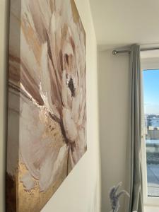 2BR 2BA Top Floor Penthouse Apartment in RG2 - Ideal for Business Travellers & Contractors, Free Parking & Sleeps Up To 6