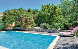 Maisons de vacances Stunning home in Tavel with 2 Bedrooms, WiFi and Outdoor swimming pool : photos des chambres