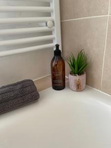 Seaview flat with balcony, spacious 2 bedroom