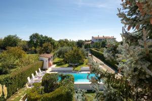 VILLA LIVIA with three nice apartments, swimming pool, childrens playground, barbecue and free parking