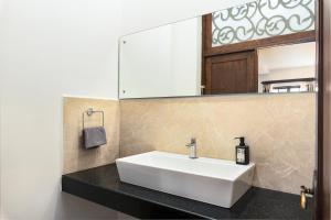 Lavish Executive Villa with Private Swimming Pool
